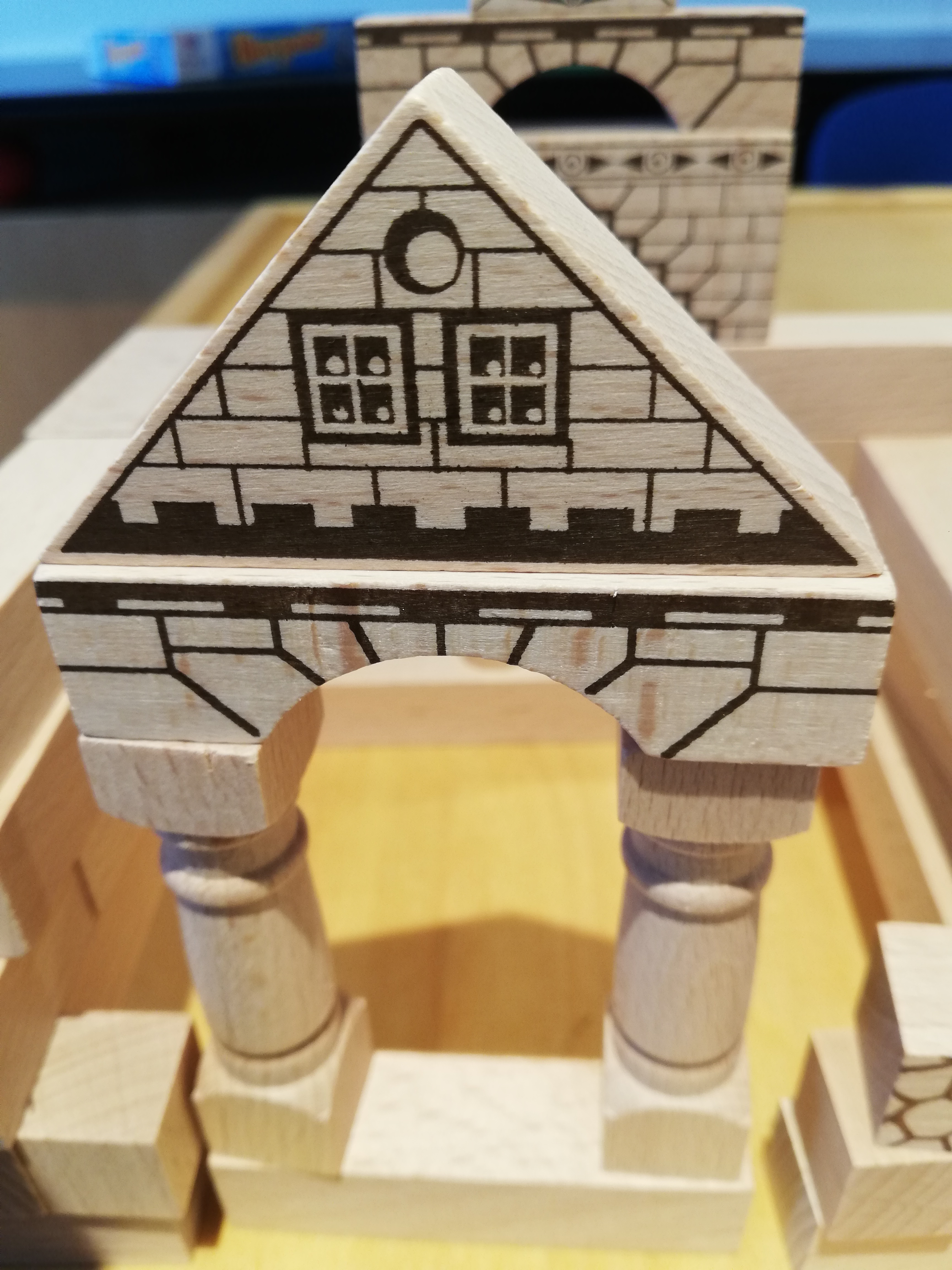 Giebel von Haus aus Bauklötzen